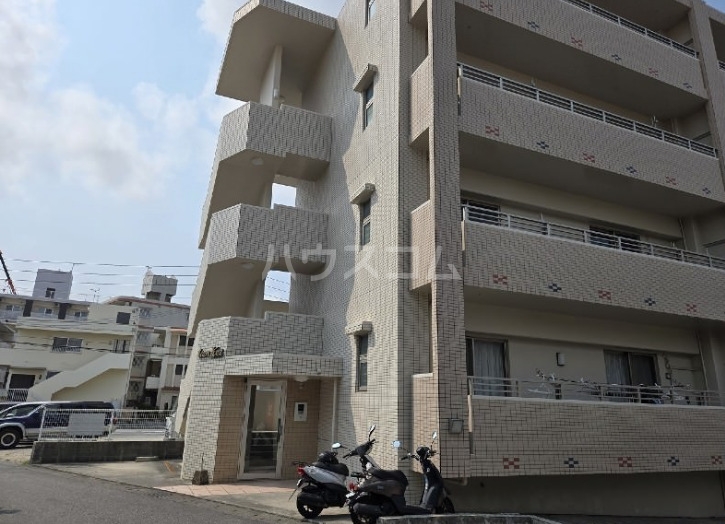 18/23 エントランス