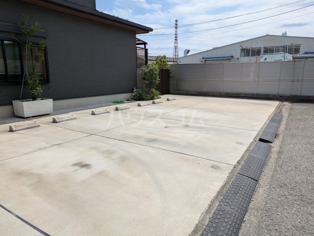 18/18 駐車場
