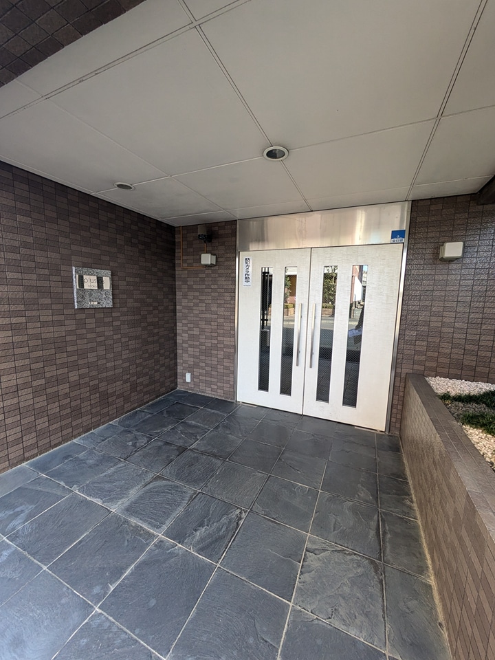 23/30 エントランス