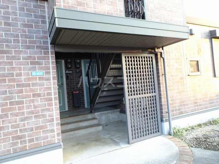 5/5 エントランス