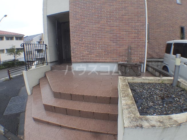 21/30 エントランス