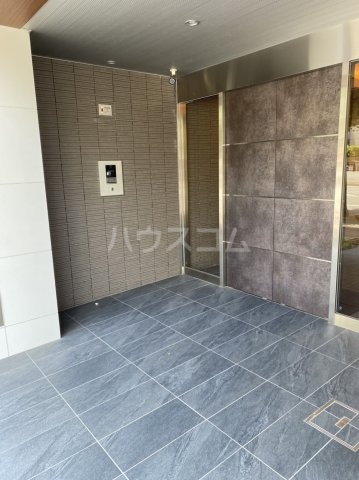 2/5 エントランス