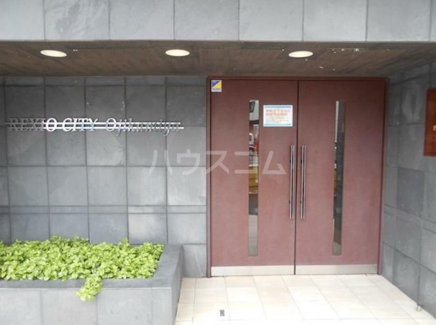 28/30 エントランス