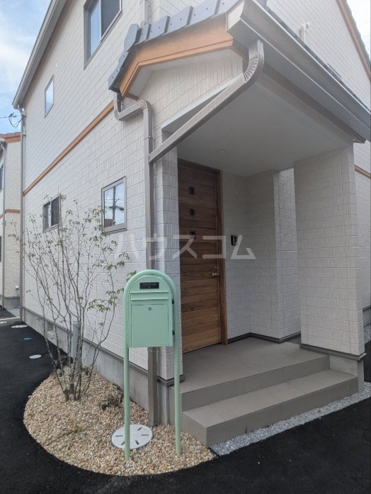 23/27 エントランス