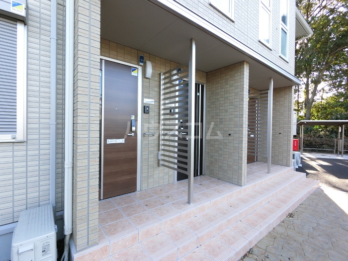 18/23 エントランス