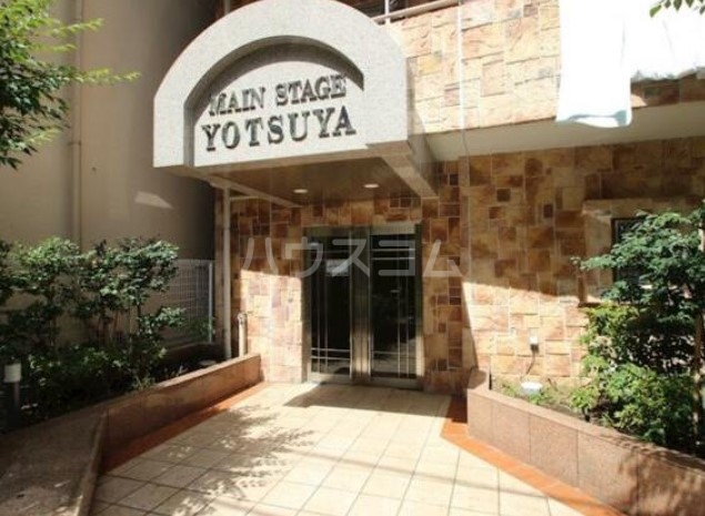 21/25 エントランス