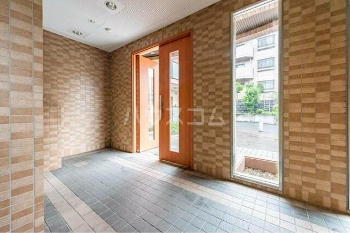 13/26 エントランス