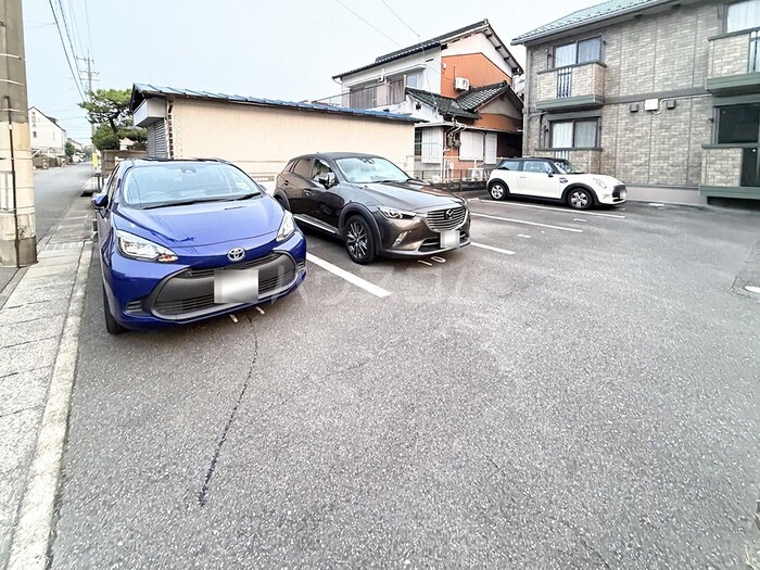 2/6 駐車場
