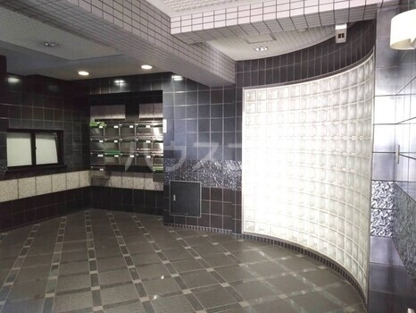 18/26 エントランス