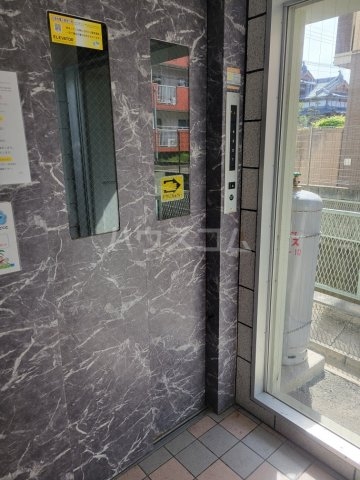 2/3 エントランス