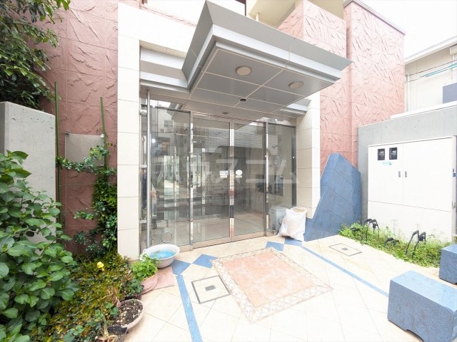 2/4 エントランス