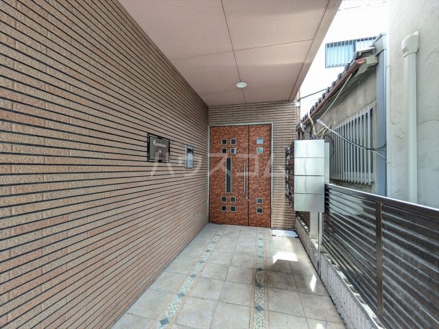 26/30 エントランス