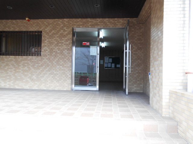 22/27 エントランス