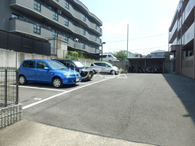 2/3 駐車場