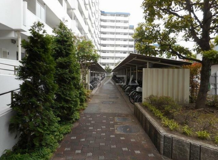 21/30 エントランス