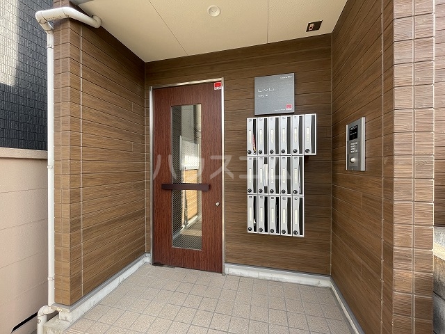 21/23 エントランス