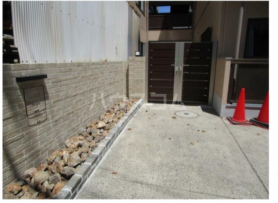 16/25 エントランス