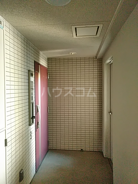 28/30 エントランス