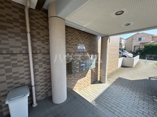 24/30 エントランス