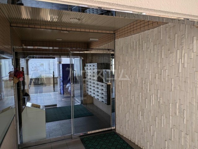 28/30 エントランス