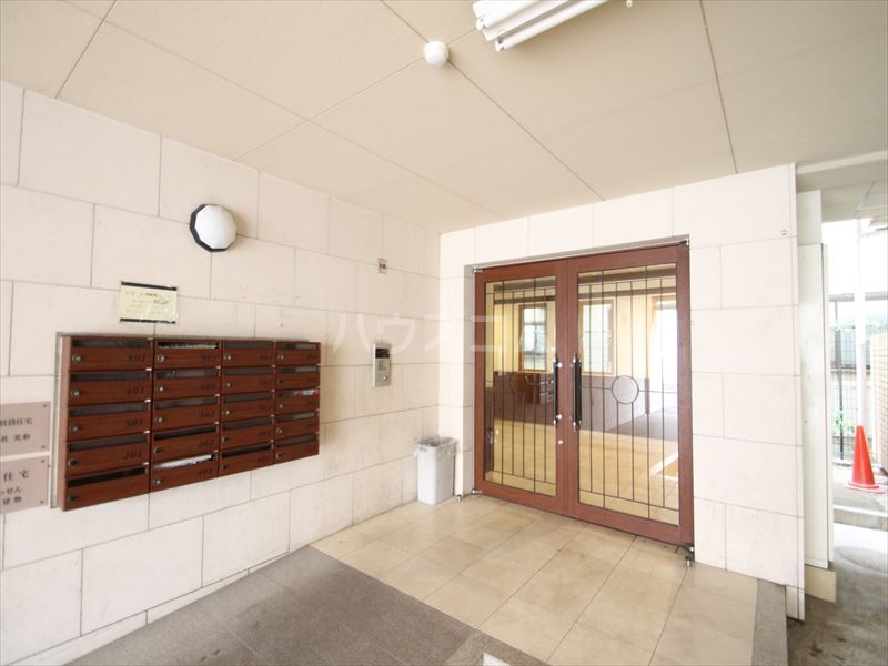 2/4 エントランス