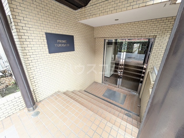 23/27 エントランス