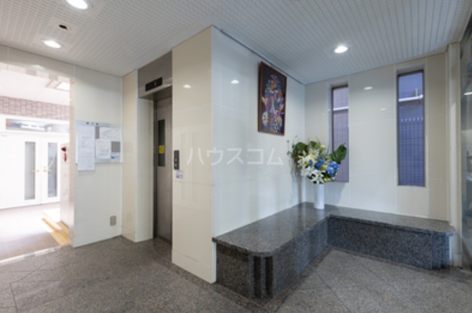 18/24 エントランス