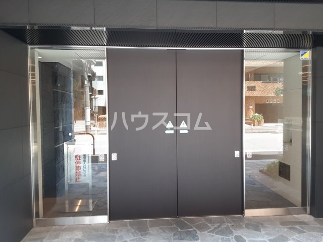 22/27 エントランス