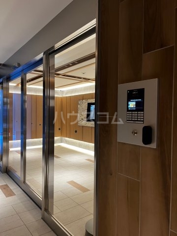 21/30 エントランス