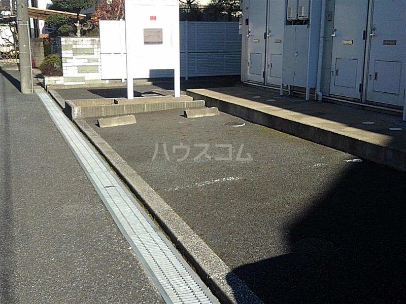 23/30 駐車場
