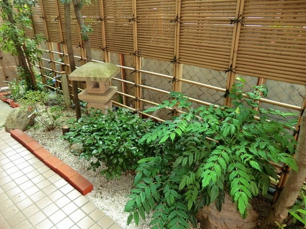 18/22 エントランス