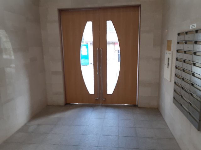 27/30 エントランス