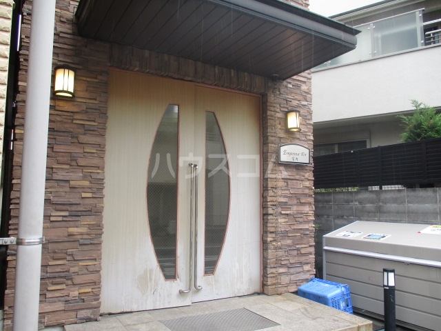 21/30 エントランス