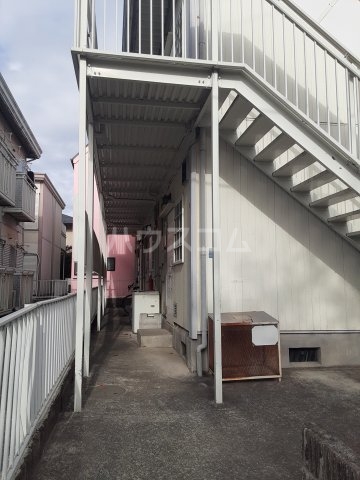 26/27 エントランス