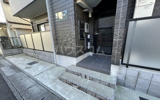 28/30 エントランス