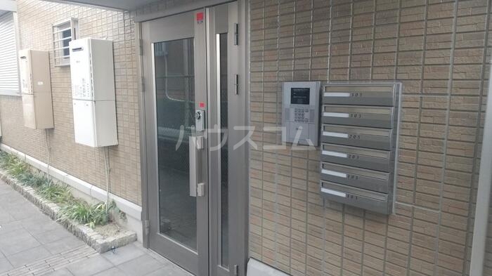 21/30 エントランス