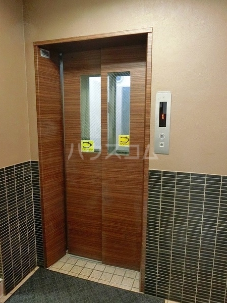 27/30 エントランス