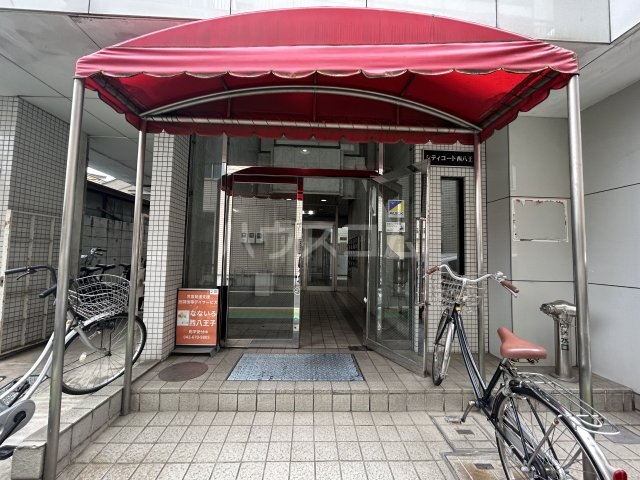 21/30 エントランス