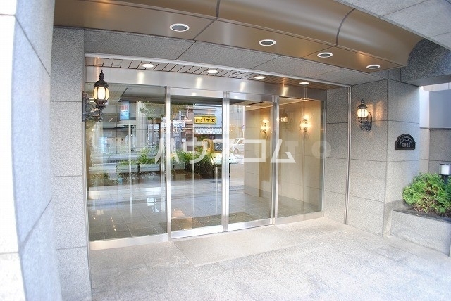 21/30 エントランス