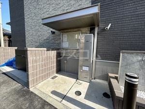 21/30 エントランス