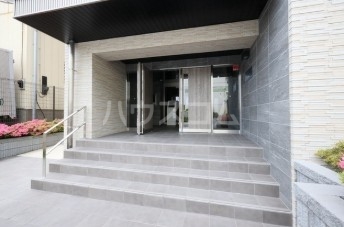 13/18 エントランス