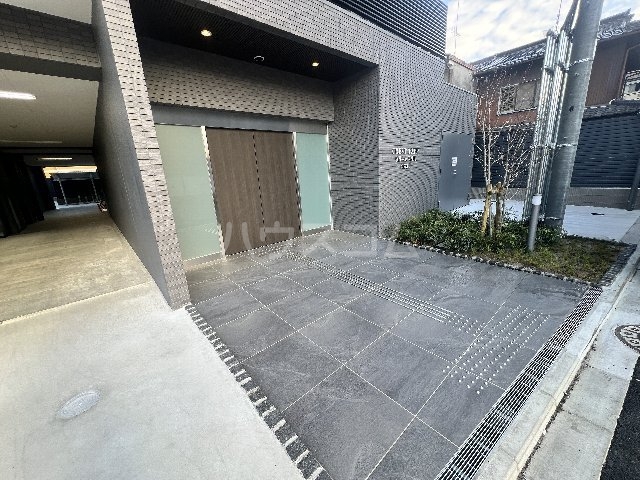 21/30 エントランス