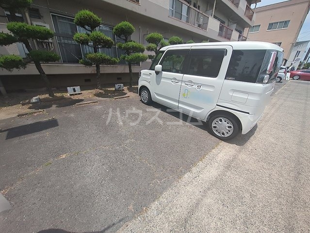 2/4 駐車場