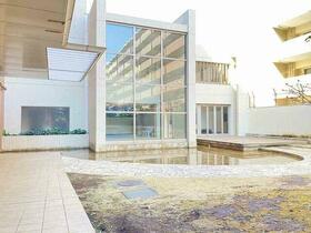 16/16 エントランス