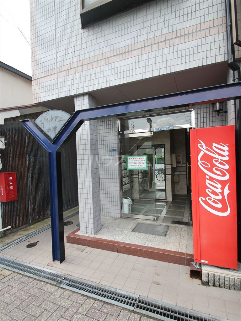 21/26 エントランス