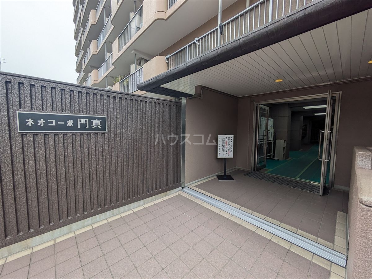 28/30 エントランス