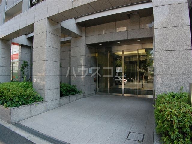 21/30 エントランス