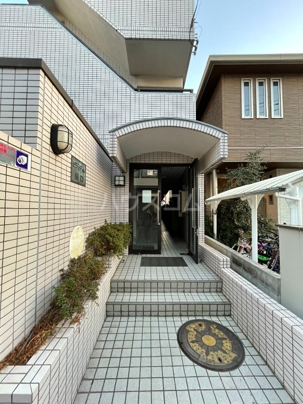 16/22 エントランス