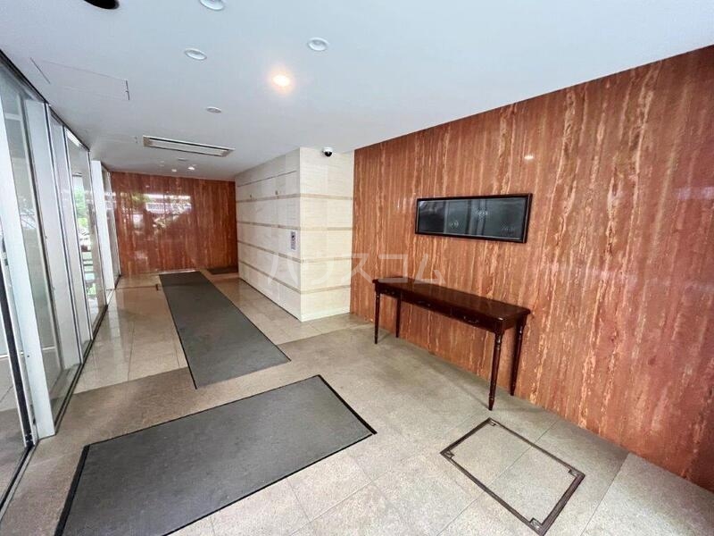 18/28 エントランス