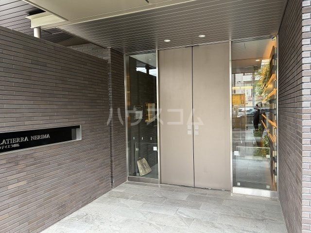 18/28 エントランス